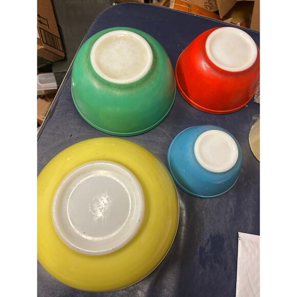 VINTAGE PYREX SET OF 4 PRIMARY COLORS NESTING MIXING BOWLS 401,402,403,404